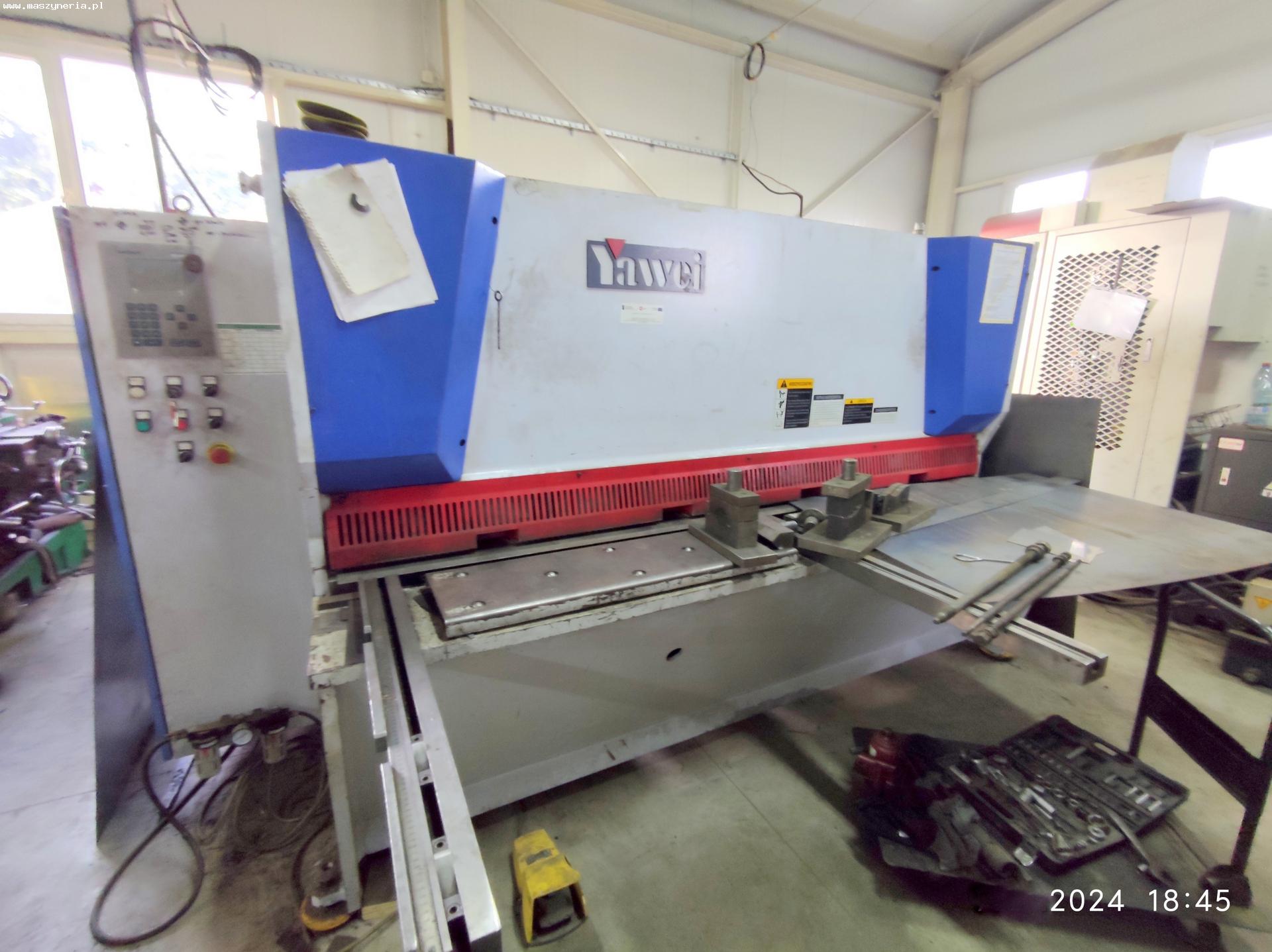Cesoie a ghigliottina YAWEI L6SK 6X2500 in vendita - foto 1